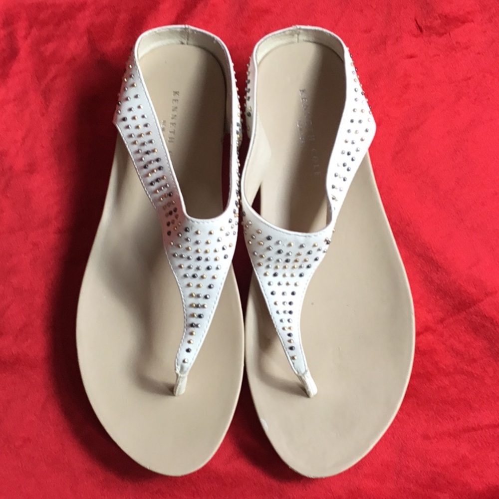 KENNETH COLE WHITE LEATHER STUDDED SANDALS SZ 71/2